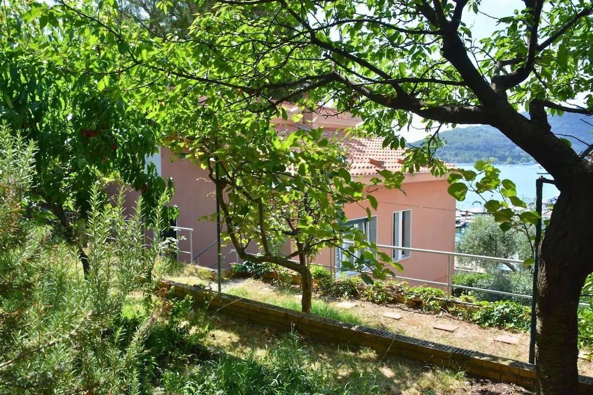 Villa Claudia - 1 Minute Walk To Beach Porto Venere